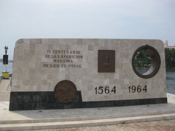FILIPINETARA EXPEDIZIOAREN MONUMENTOA-01